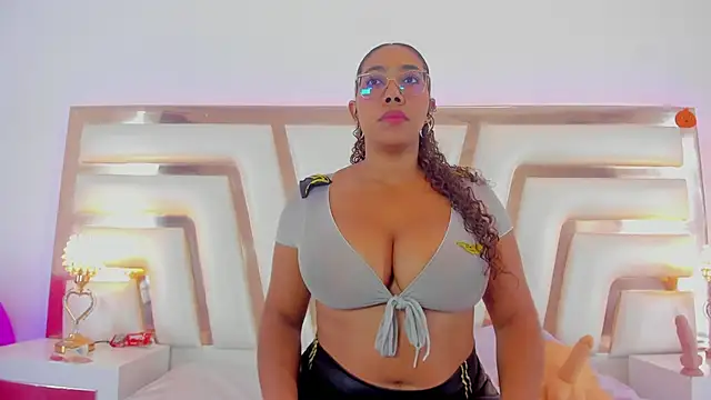 Snapshot of Aisharhodes00 chatting on November 4, 2025, 8:45 pm Aisharhodes00 online show from November 4, 2025, 8:45 pm