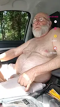 Snapshot of SexySantaC chatting on June 1, 2026, 11:32 am SexySantaC online show from June 1, 2026, 11:32 am