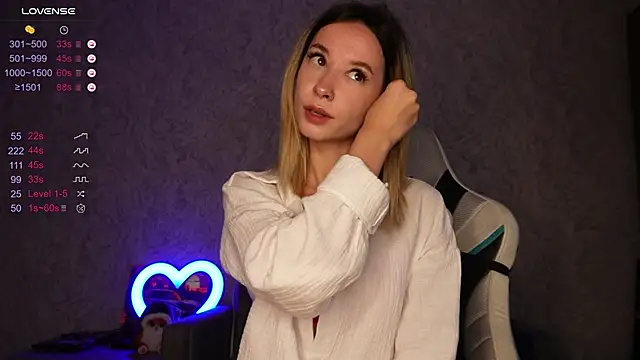 EmelyBenz online show from September 11, 2025, 6:35 am