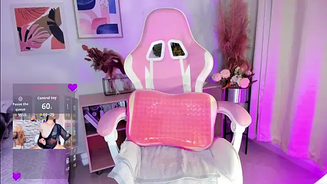 Misslaurenn online show from January 9, 2026, 10:49 pm