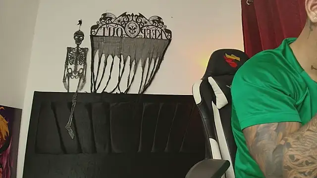 Snapshot of Evan_stoner chatting on October 29, 2025, 3:27 am Evan stoner online show from October 29, 2025, 3:27 am