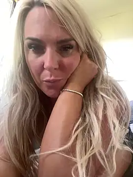 Snapshot of Bustyblondebabe32 chatting on July 15, 2026, 9:38 am Bustyblondebabe32 online show from July 15, 2026, 9:38 am