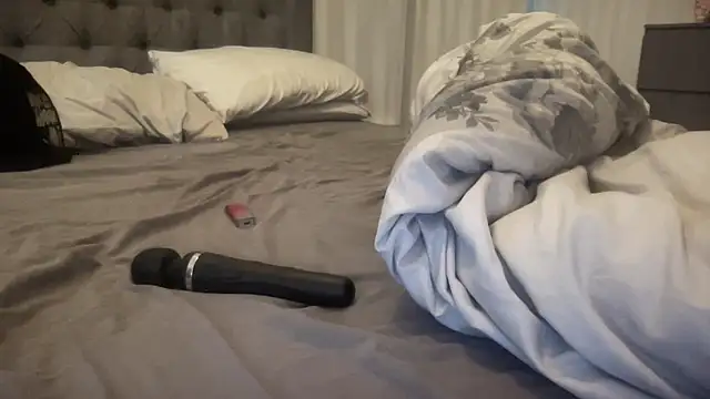 Snapshot of Bustyblondebabe32 chatting on October 31, 2025, 8:11 am Bustyblondebabe32 online show from October 31, 2025, 8:11 am