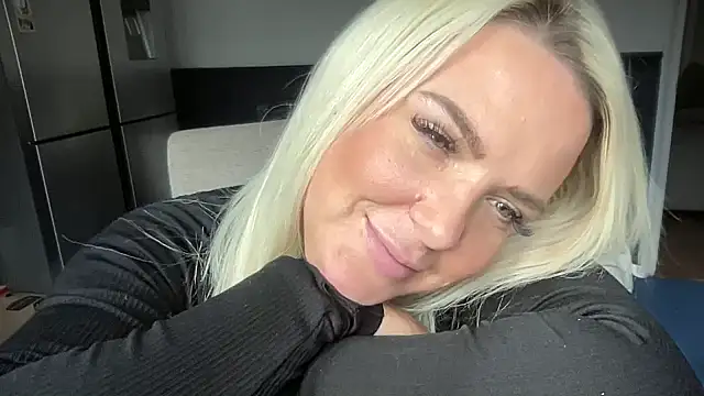 Snapshot of Bustyblondebabe32 chatting on September 17, 2025, 10:39 am Bustyblondebabe32 online show from September 17, 2025, 10:39 am