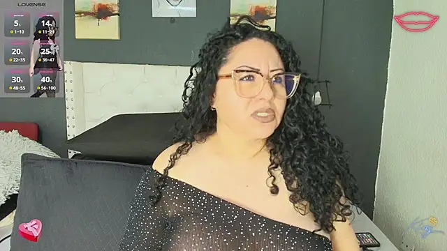 hazel milf online show from February 27, 2026, 12:05 pm