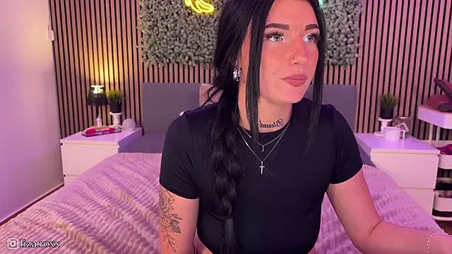 Snapshot of LizaRoxx chatting on October 6, 2025, 7:14 pm LizaRoxx online show from October 6, 2025, 7:14 pm