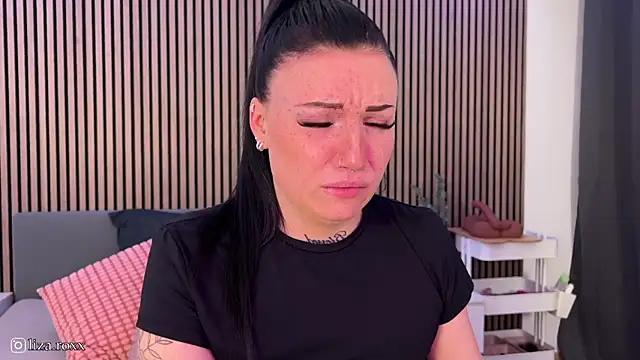 Snapshot of LizaRoxx chatting on March 5, 2025, 7:49 pm LizaRoxx online show from March 5, 2025, 7:49 pm