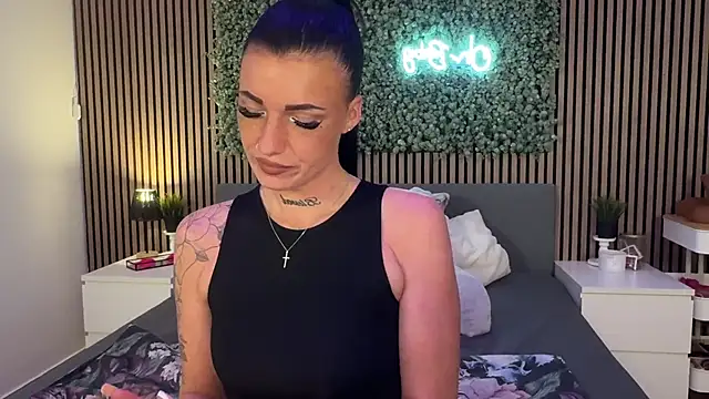 Snapshot of LizaRoxx chatting on November 10, 2025, 8:47 pm LizaRoxx online show from November 10, 2025, 8:47 pm