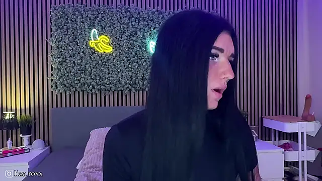 Snapshot of LizaRoxx chatting on October 15, 2025, 7:11 pm LizaRoxx online show from October 15, 2025, 7:11 pm