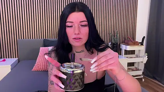 Snapshot of LizaRoxx chatting on March 12, 2025, 6:43 pm LizaRoxx online show from March 12, 2025, 6:43 pm