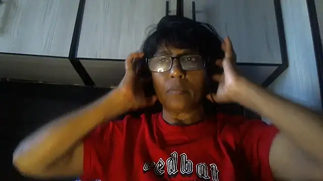 Snapshot of MsAttitude chatting on December 15, 2025, 6:19 am MsAttitude online show from December 15, 2025, 6:19 am