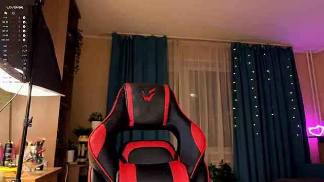 LisaLaas online show from September 19, 2025, 7:18 pm