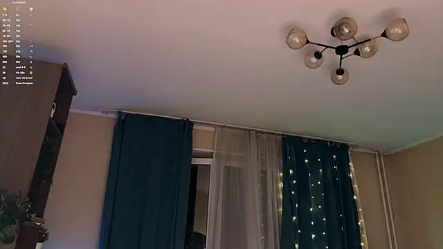 LisaLaas online show from April 28, 2026, 9:19 pm