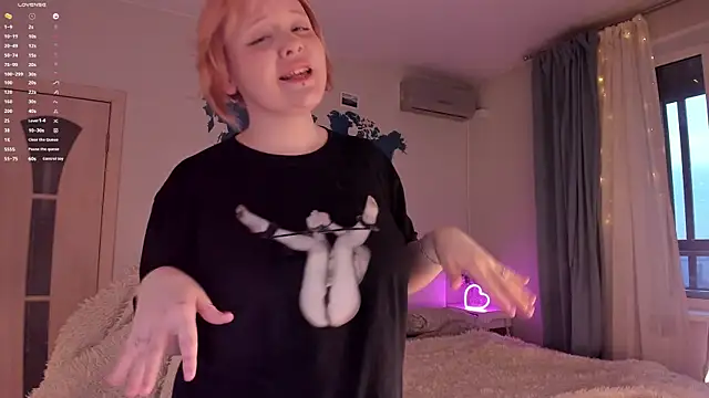 LisaLaas online show from March 14, 2025, 2:08 pm