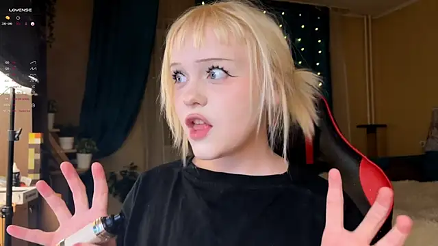 LisaLaas online show from September 21, 2025, 5:29 pm