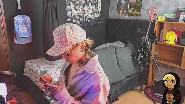 Snapshot of AcidMilo chatting on November 19, 2025, 8:42 pm AcidMilo online show from November 19, 2025, 8:42 pm