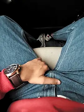 Snapshot of bigdickfuckuu chatting on November 28, 2025, 11:43 am bigdickfuckuu online show from November 28, 2025, 11:43 am