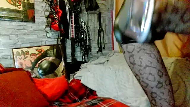 dominatrixredsonyja online show from January 17, 2026, 3:48 pm