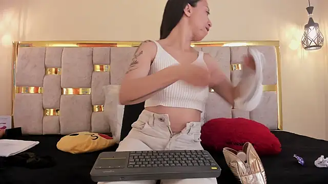 Snapshot of ttata_3 chatting on October 24, 2025, 11:53 am ttata 3 online show from October 24, 2025, 11:53 am