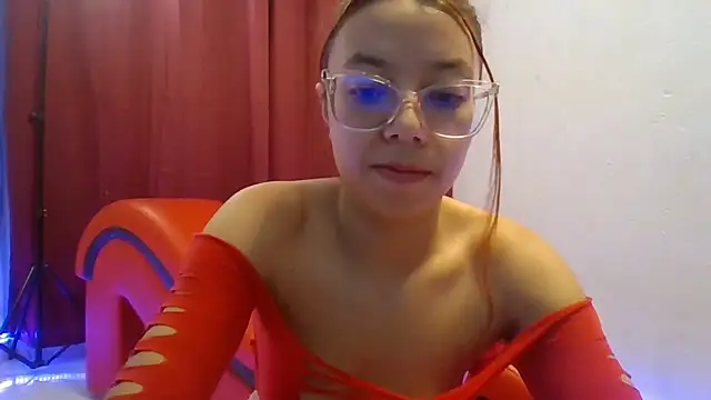 Snapshot of sophieandmarkls chatting on November 20, 2025, 12:28 pm sophieandmarkls online show from November 20, 2025, 12:28 pm