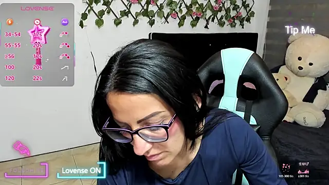 Snapshot of alma_blue chatting on January 17, 2026, 11:30 pm alma blue online show from January 17, 2026, 11:30 pm