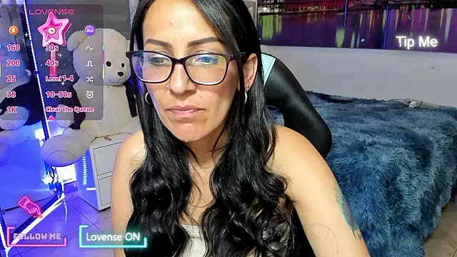 Snapshot of alma_blue chatting on February 4, 2026, 11:55 pm alma blue online show from February 4, 2026, 11:55 pm