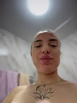 Snapshot of pinkstar_ chatting on February 5, 2026, 5:47 am pinkstar online show from February 5, 2026, 5:47 am