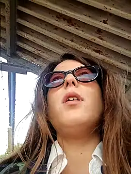 Snapshot of dolcehelena993 chatting on October 18, 2025, 8:16 am dolcehelena993 online show from October 18, 2025, 8:16 am