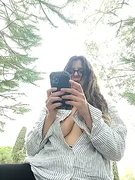 Snapshot of dolcehelena993 chatting on November 3, 2025, 12:20 pm dolcehelena993 online show from November 3, 2025, 12:20 pm