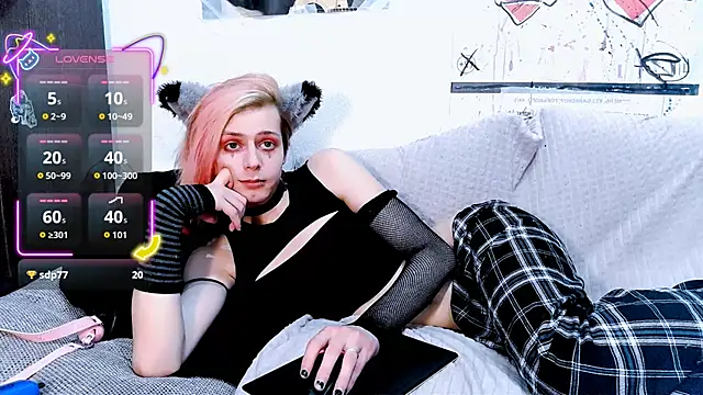 Littlepinkcat online show from October 10, 2025, 6:36 am