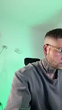  jamesleandros1 online show from February 2, 2026, 11:37 pm