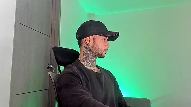  jamesleandros1 online show from June 6, 2026, 6:35 pm