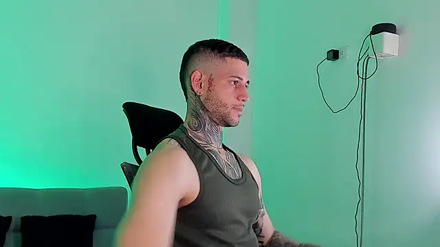  jamesleandros1 online show from July 5, 2026, 5:42 pm