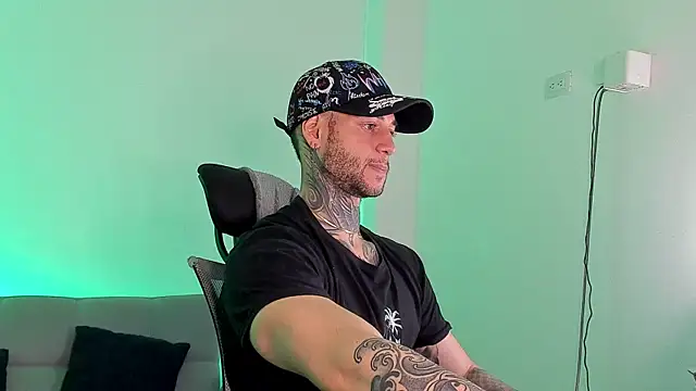  jamesleandros1 online show from June 28, 2026, 2:34 pm