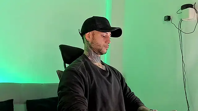  jamesleandros1 online show from July 11, 2026, 3:40 am