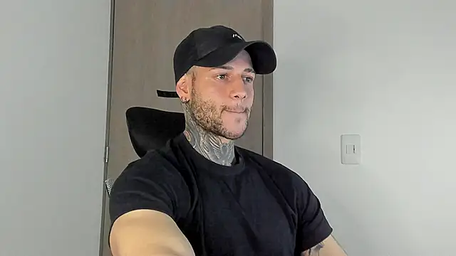  jamesleandros1 online show from January 9, 2026, 11:11 pm