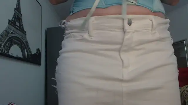 Snapshot of AnnaBellaLuckyXOXO chatting on December 17, 2025, 11:37 am AnnaBellaLuckyXOXO online show from December 17, 2025, 11:37 am