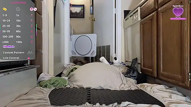 LoveSaraChristine online show from April 11, 2026, 6:44 pm