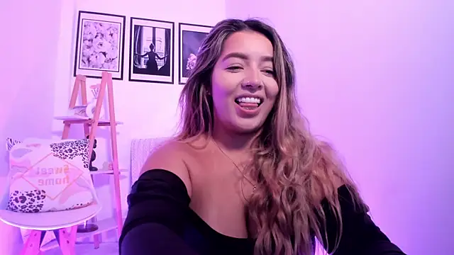 Snapshot of sofihill01 chatting on April 21, 2026, 1:42 am sofihill01 online show from April 21, 2026, 1:42 am