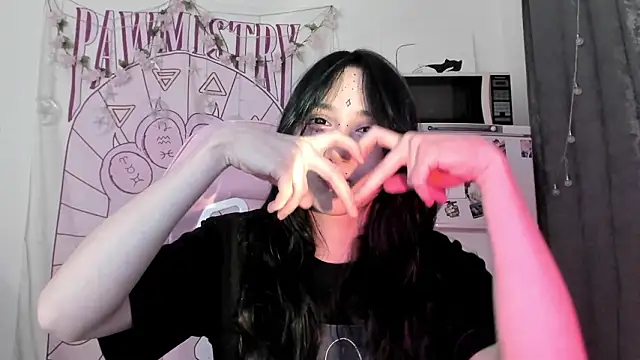 Holy420lolii online show from February 18, 2026, 7:10 pm