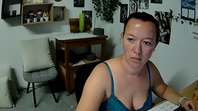 Snapshot of AnyaKrey@xh chatting on October 26, 2025, 12:27 pm AnyaKreyxh online show from October 26, 2025, 12:27 pm