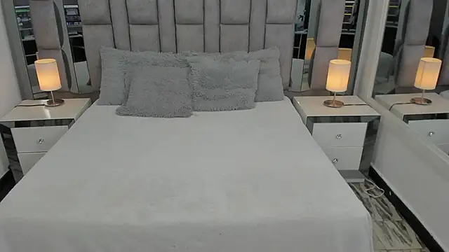 EMMAHILL1 online show from December 19, 2025, 11:12 am