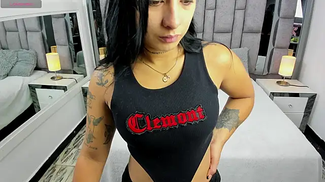 Snapshot of EMMAHILL1 chatting on November 16, 2025, 11:15 am EMMAHILL1 online show from November 16, 2025, 11:15 am