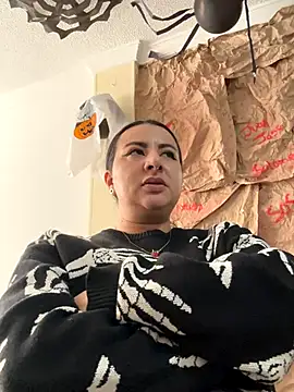 Abril Luv online show from October 27, 2025, 1:34 pm