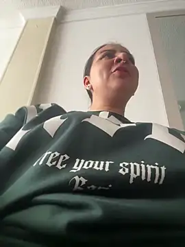 Abril Luv online show from March 3, 2026, 1:29 pm