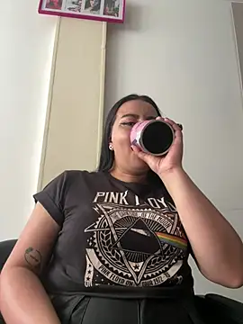 Abril Luv online show from April 13, 2026, 1:15 pm