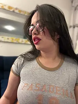 Snapshot of andra_rose chatting on March 17, 2025, 11:13 pm andra rose online show from March 17, 2025, 11:13 pm