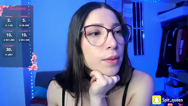 Snapshot of Spit_queen chatting on May 19, 2026, 1:40 pm Spit queen online show from May 19, 2026, 1:40 pm