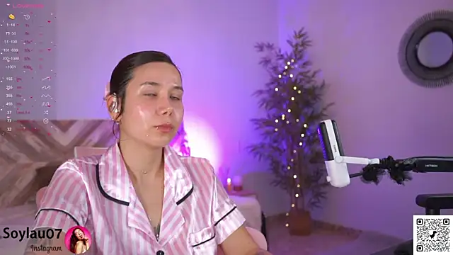 imjess01 online show from April 15, 2026, 3:38 pm