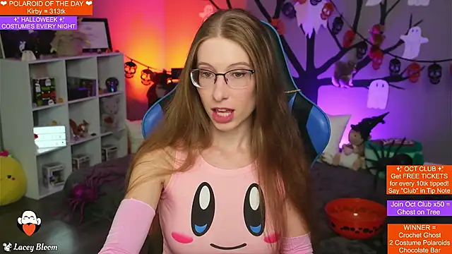 Snapshot of TheLaceyBloom chatting on October 27, 2025, 1:17 am TheLaceyBloom online show from October 27, 2025, 1:17 am